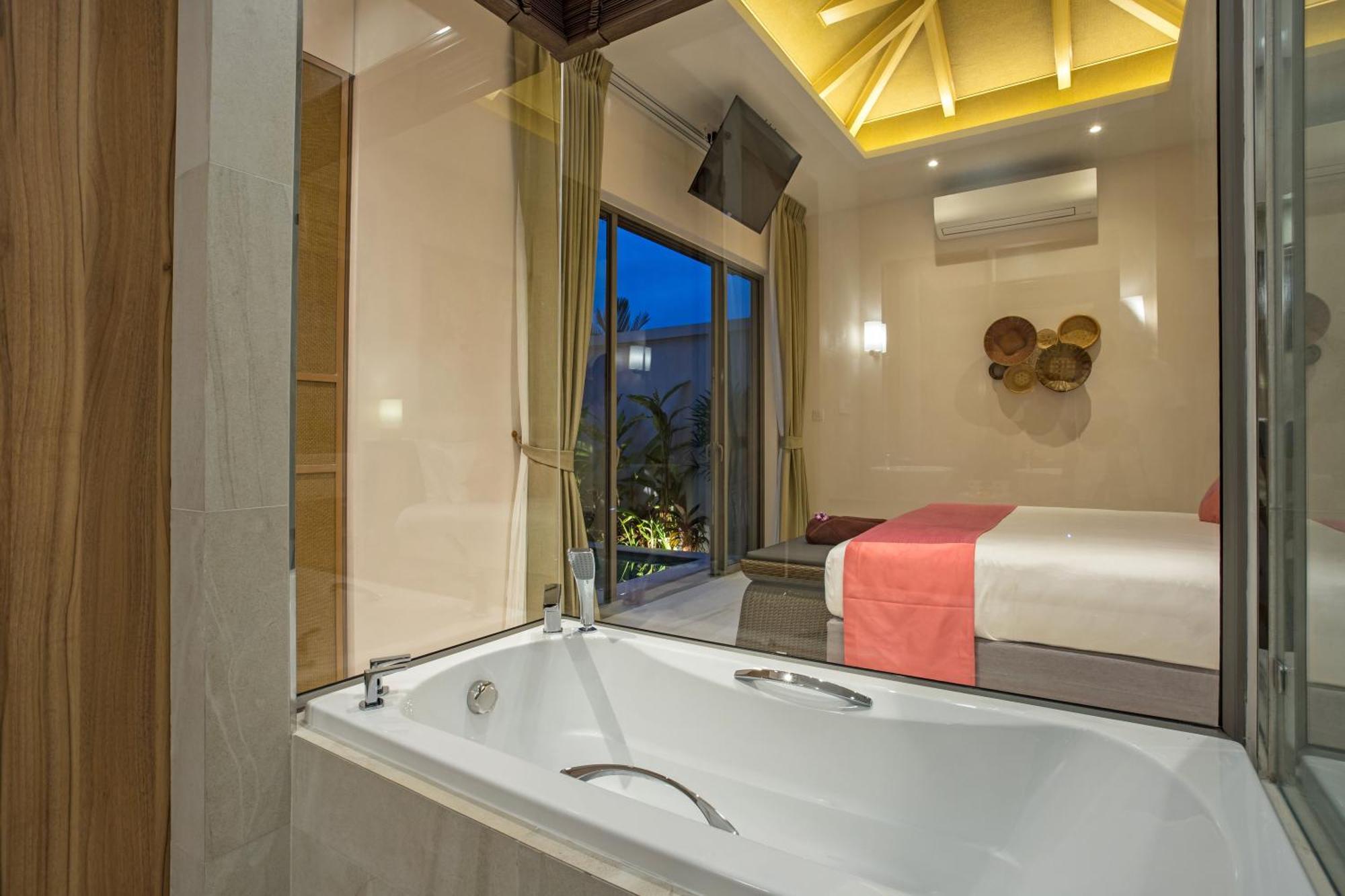 Dalaa 8 Villa Kamala Beach Buitenkant foto